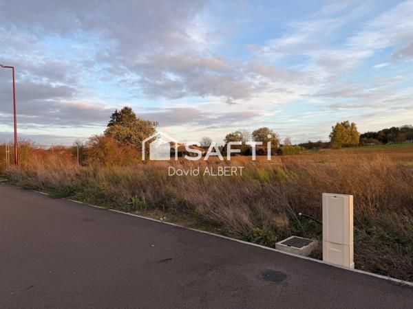 Beau terrain viabilisé avec vue dégagée .