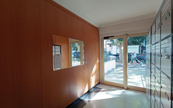 Appartement à vendre    2 pièces •  Antibes