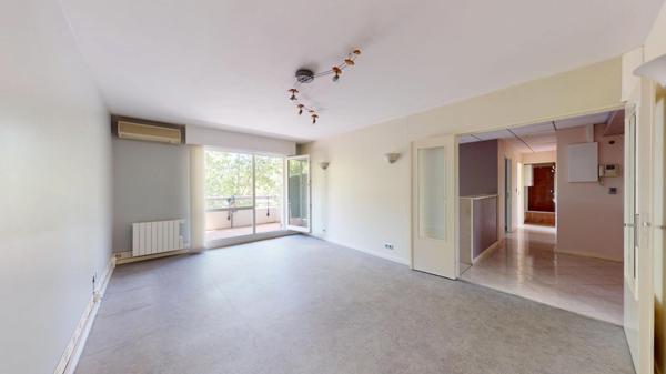 Appartement familial de 102 m² avec ascenseur, double garage et fort potentiel – Mulhouse centre
