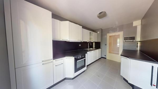 Appartement familial de 102 m² avec ascenseur, double garage et fort potentiel – Mulhouse centre