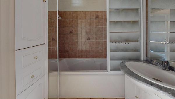 Appartement familial de 102 m² avec ascenseur, double garage et fort potentiel – Mulhouse centre