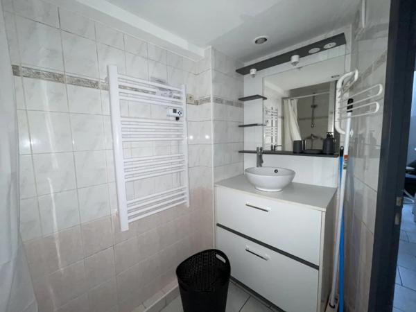 STUDIO A LOUER - LYON 7EME ARRONDISSEMENT Pasteur 25.23 m 2 - 705 € charges comprises par mois