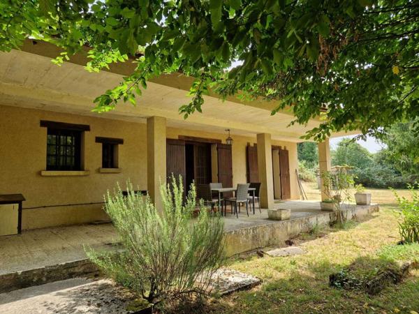 Maison contemporaine - Le bugue Maison de Plain pied et jardin proche des commerces.