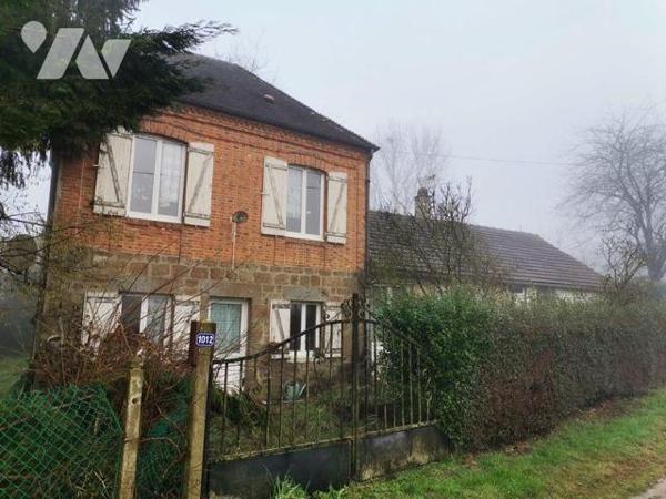 LA FRESNAYE AU SAUVAGE: Maison à restaurer d'environ 70 m² habitable sur 1 318 m² de terrain