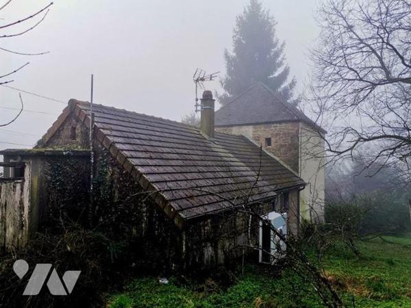 LA FRESNAYE AU SAUVAGE: Maison à restaurer d'environ 70 m² habitable sur 1 318 m² de terrain