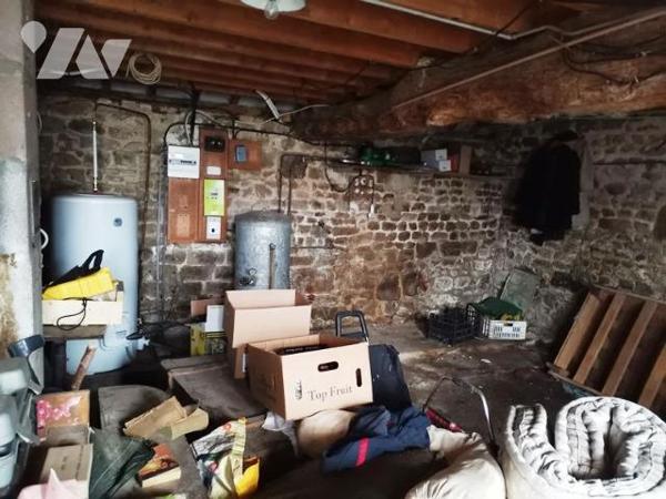 LA FRESNAYE AU SAUVAGE: Maison à restaurer d'environ 70 m² habitable sur 1 318 m² de terrain