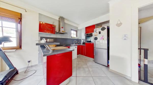 Maison mitoyenne de 97m² avec dépendances de 70m² au sol