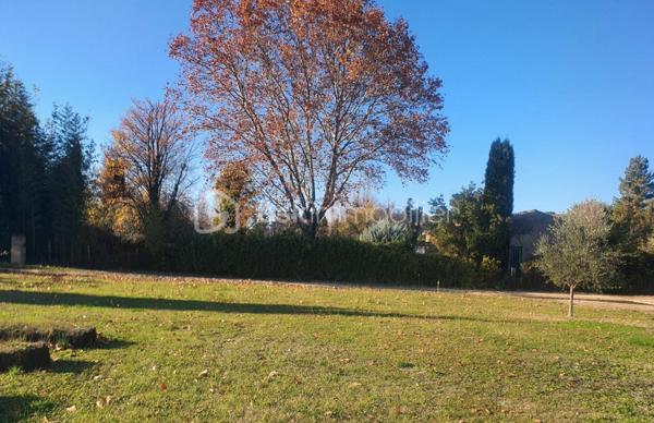 Terrain de 1 000 m²