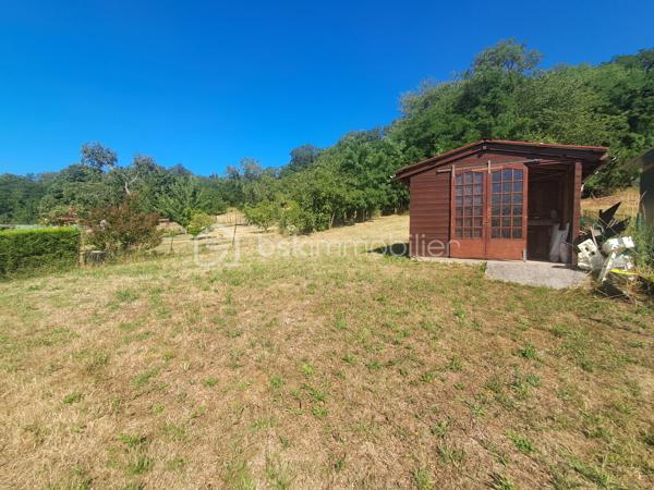A SEULEMENT 15 MIN DE VIC-SUR-AISNE ET 20 MIN DE SOISSONS,

Venez découvrir cette maison construite en 2017, d'environ 93m2, offrant un cadre de vie agréable.
Elle comprend au rez-de-chaussée une belle pièce de vie lumineuse avec séjour et cuisine ouverte, une salle d'eau avec wc ainsi qu'une possibilité d'aménager une chambre pour une vie de PLAIN-PIED.

A l'étage, vous trouverez un palier desservant 3 chambres et un wc indépendant.

LES PLUS :
MAISON RECENTE
DPE C
POELE A GRANULES
GARAGE ATTENANT
TERRAIN D'ENVIRON 1560M2 AVEC UNE PARTIE BOISEE.
RAMASSAGE SCOLAIRE
PLUS DE RENSEIGNEMENTS, UNE VISITE, N'HESITEZ PAS A ME CONTACTER