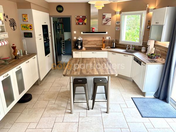 Vente
                Maison132,5 m² - 6 Pièces -
                    COUTANCES (50200)