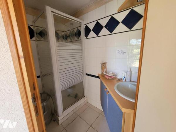 Maison de caractère en pierre rénovée dans hameau en campagne