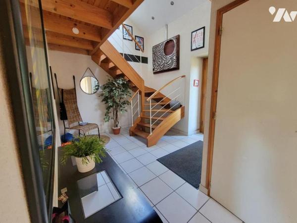 Maison de caractère en pierre rénovée dans hameau en campagne