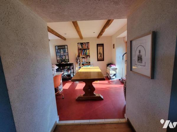 Maison de caractère en pierre rénovée dans hameau en campagne