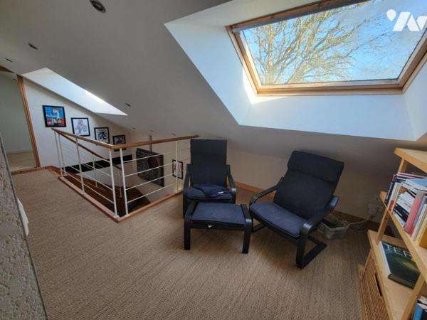 Maison de caractère en pierre rénovée dans hameau en campagne