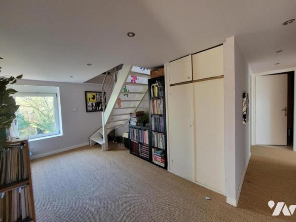 Maison de caractère en pierre rénovée dans hameau en campagne