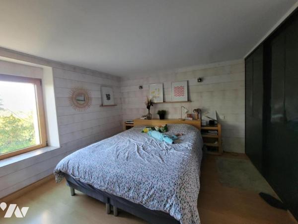 Maison de caractère en pierre rénovée dans hameau en campagne