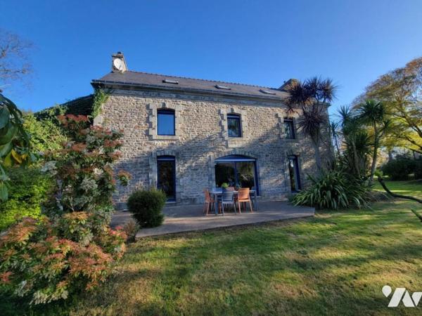 Maison de caractère en pierre rénovée dans hameau en campagne