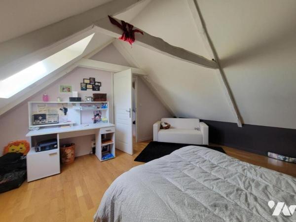 Maison de caractère en pierre rénovée dans hameau en campagne