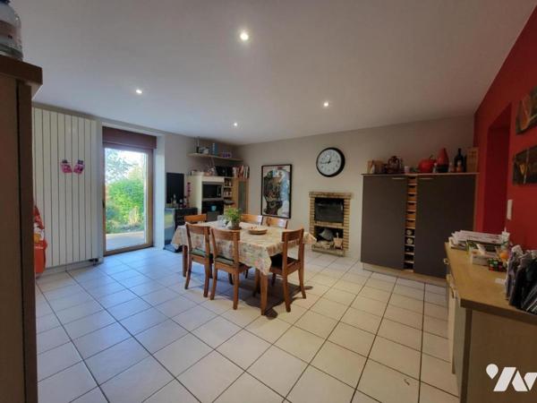 Maison de caractère en pierre rénovée dans hameau en campagne