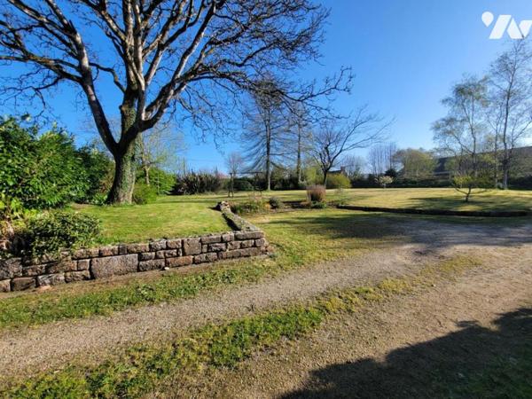 Maison de caractère en pierre rénovée dans hameau en campagne