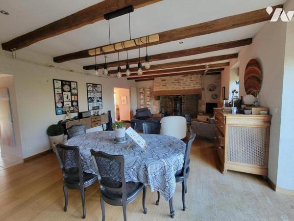 Maison de caractère en pierre rénovée dans hameau en campagne