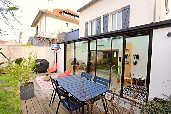 Maison Nanterre 5 pièce(s) 750 000 € **  - Référence  15439