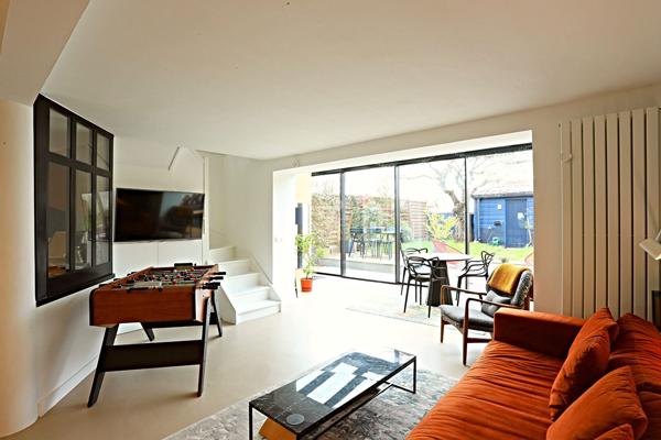 Maison Nanterre 5 pièce(s) 750 000 € **  - Référence  15439