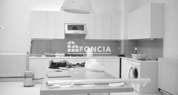 À vendre Local commercial 132.06 m² - Paris 75019