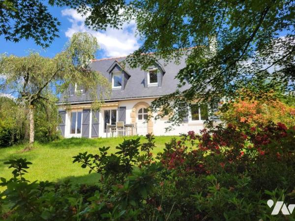 MAISON FAMILIALE DANS UN ÉCRIN DE VERDURE