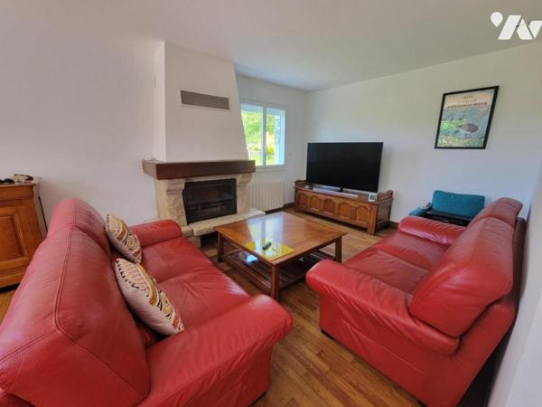 MAISON FAMILIALE DANS UN ÉCRIN DE VERDURE