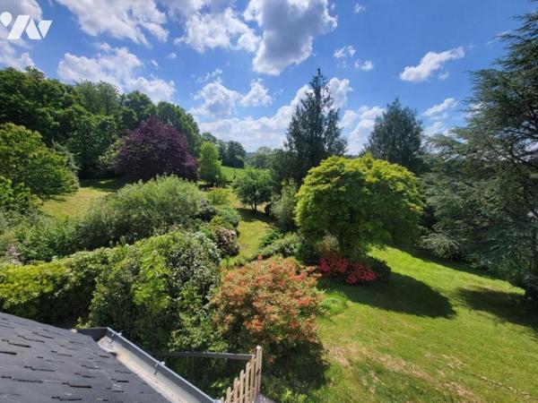 MAISON FAMILIALE DANS UN ÉCRIN DE VERDURE