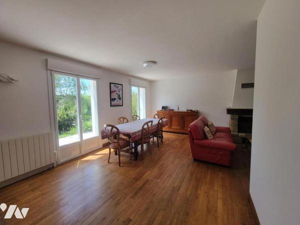 MAISON FAMILIALE DANS UN ÉCRIN DE VERDURE