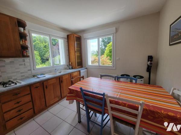 MAISON FAMILIALE DANS UN ÉCRIN DE VERDURE