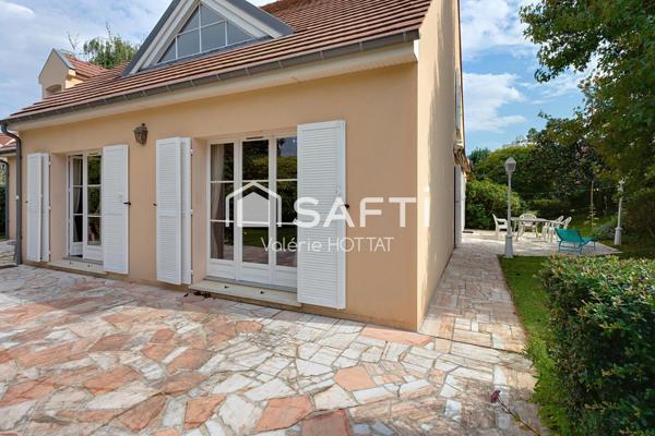 Grande villa familiale sur terrain piscinable.