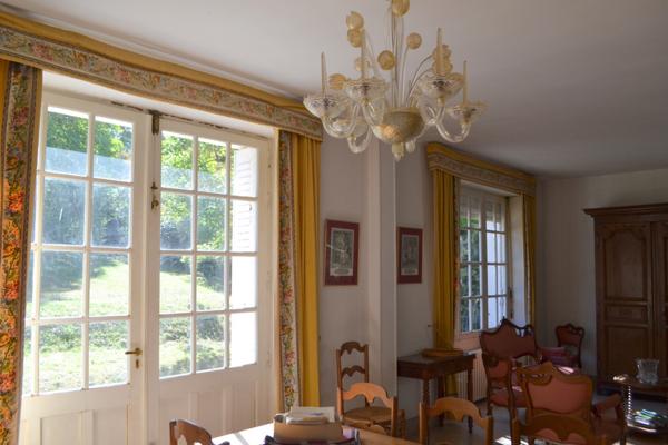 MAISON DE CARACTERE  PROCHE CENTRE LA ROCHE POSAY