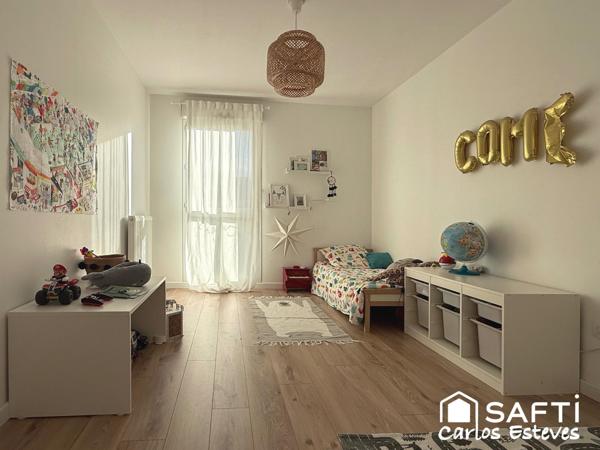 Appartement quatre pièces dans quartier récent