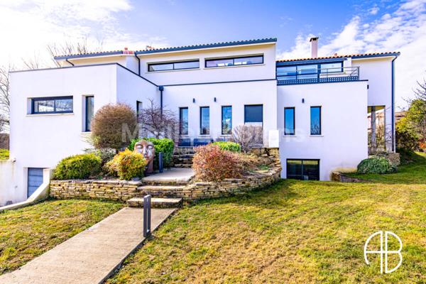 Maison d'architecte de type T5 avec piscine et pool-house, le tout sur un terrain de 3700 m2