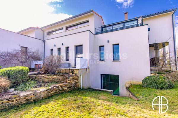 Maison d'architecte de type T5 avec piscine et pool-house, le tout sur un terrain de 3700 m2