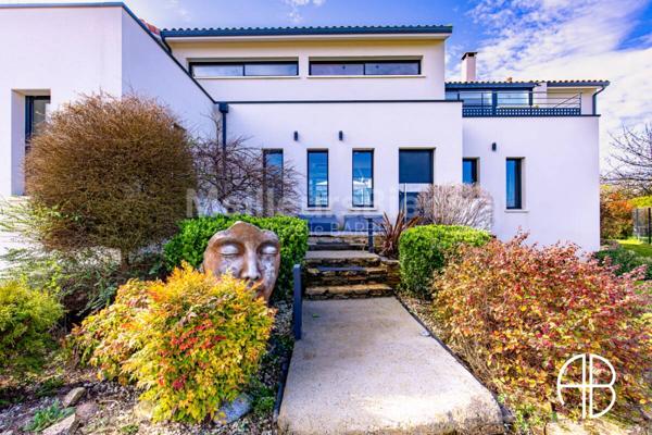Maison d'architecte de type T5 avec piscine et pool-house, le tout sur un terrain de 3700 m2