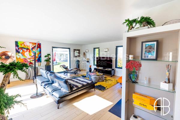 Maison d'architecte de type T5 avec piscine et pool-house, le tout sur un terrain de 3700 m2