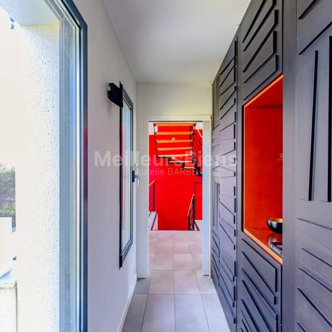 Maison d'architecte de type T5 avec piscine et pool-house, le tout sur un terrain de 3700 m2