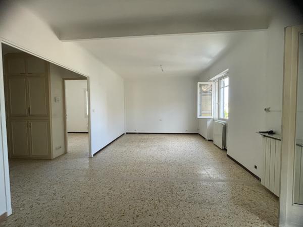 Carcès (83570) CARCES. INVESTISSEMENT/ RENTABILITE LOCATIVE / HABITATION PRINCIPALE Grande Maison de village sans mitoyenneté