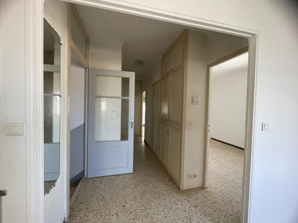 Carcès (83570) CARCES. INVESTISSEMENT/ RENTABILITE LOCATIVE / HABITATION PRINCIPALE Grande Maison de village sans mitoyenneté