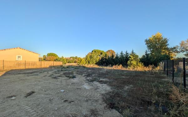 Terrain à vendre    Pouzolles