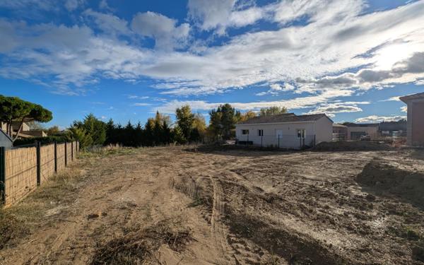 Terrain à vendre    Pouzolles