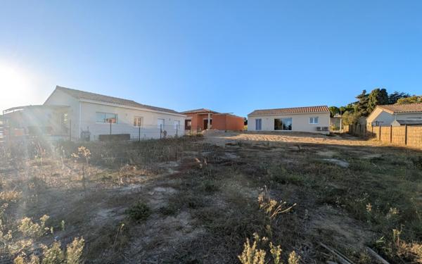 Terrain à vendre    Pouzolles