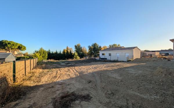 Terrain à vendre    Pouzolles