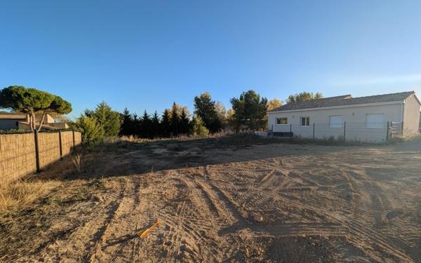 Terrain à vendre    Pouzolles