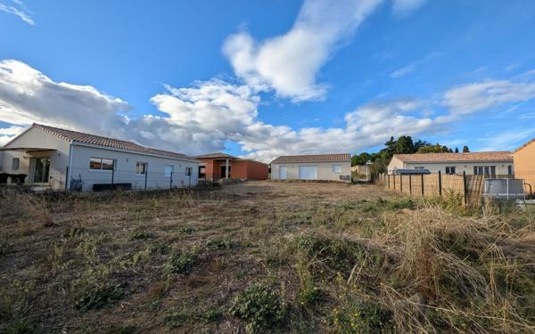 Terrain à vendre    Pouzolles