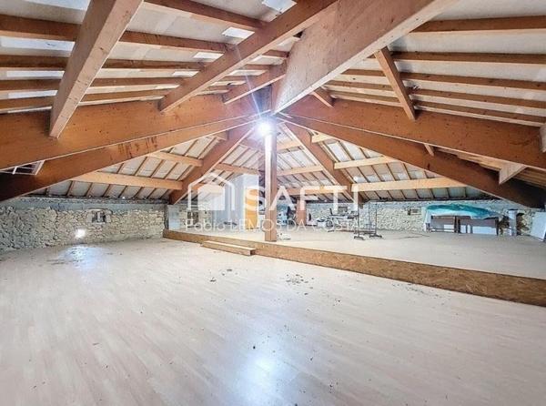 PROPRIÉTÉ EN PIERRE AVEC DEPENDANCE SUR 2,4 HECTARES